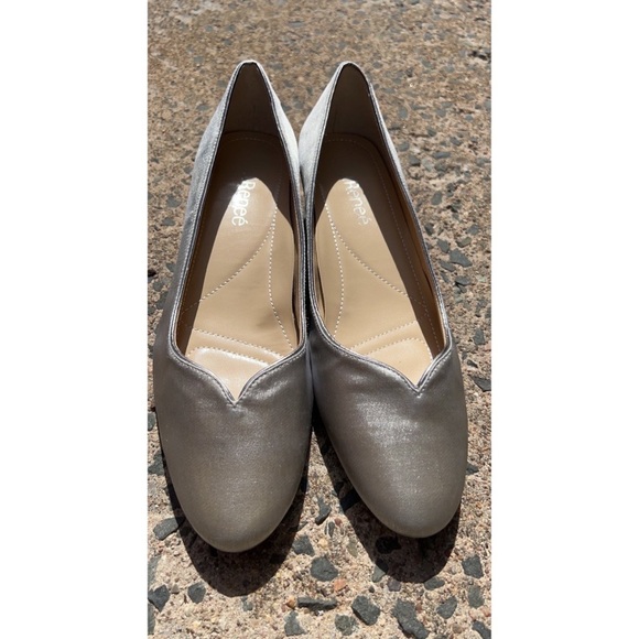 Women's J. Renee Bambalina Pump (Silver) - Picture 7 of 11